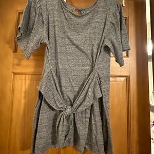 Jessica Simpson short sleeve maternity top. Grey. S